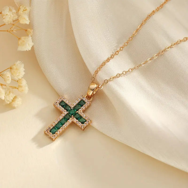 Solene Emerald Cross Pendant Necklace ｜ クロスネックレス・ゴールド