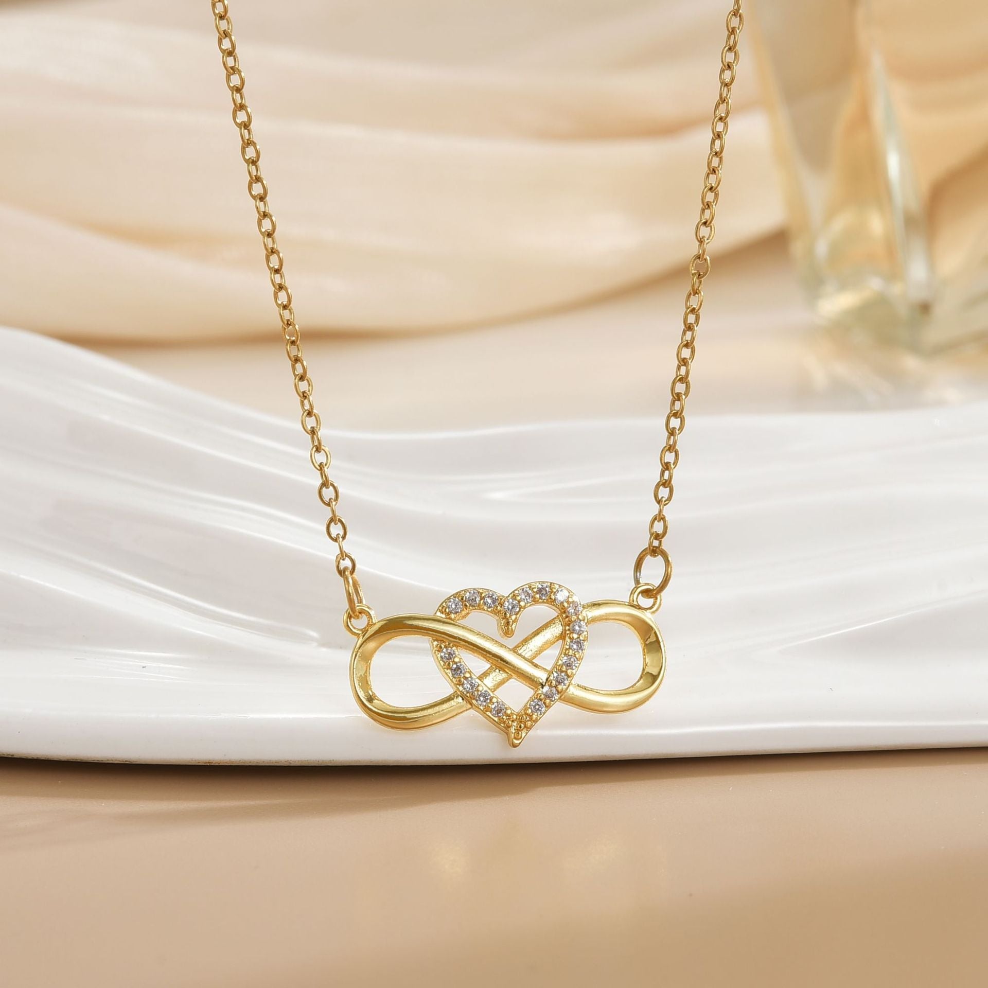Love Knot Infinity Necklace ｜ ネックレス・ゴールド