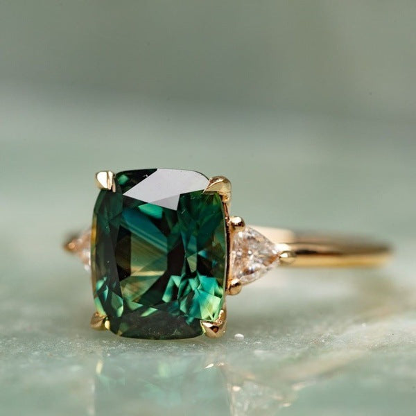Vintage-Inspired Green Gemstone Ring ｜ リング・ゴールド