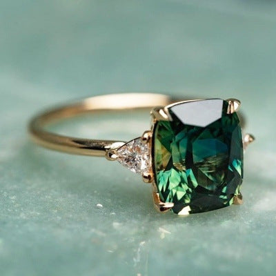 Vintage-Inspired Green Gemstone Ring ｜ リング・ゴールド