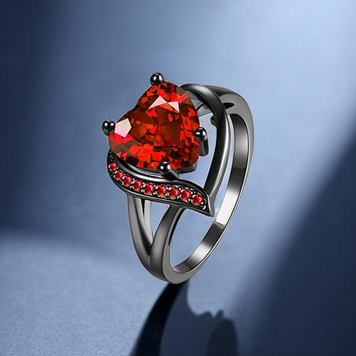 Calindra Rosethorne Ring ｜ リング・ブラックフィニッシュ