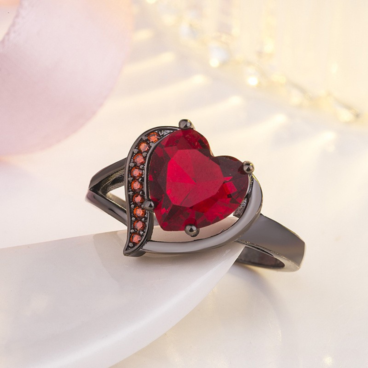 Calindra Rosethorne Ring ｜ リング・ブラックフィニッシュ